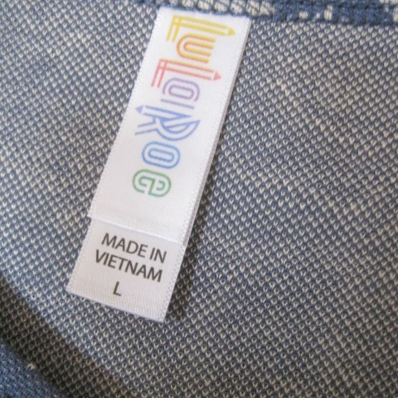 Lularoe Jacquard Knit Cat Classic Tee - Picture 3 of 6